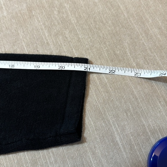 Merona Women’s long sleeve black, v-neck and button up thin sweater. Size Small - Picture 7 of 7